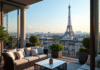 Balcon parisien avec vue sur la tour Eiffel et mobilier moderne
