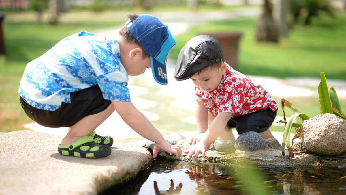 Les indispensables vêtements anti-UV pour enfants à s'approprier... 