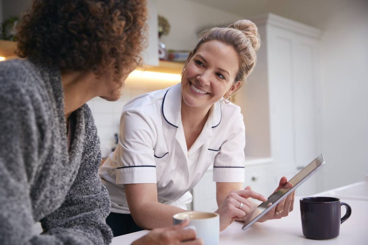 auxiliaire de vie, accompagnement de personnes agées