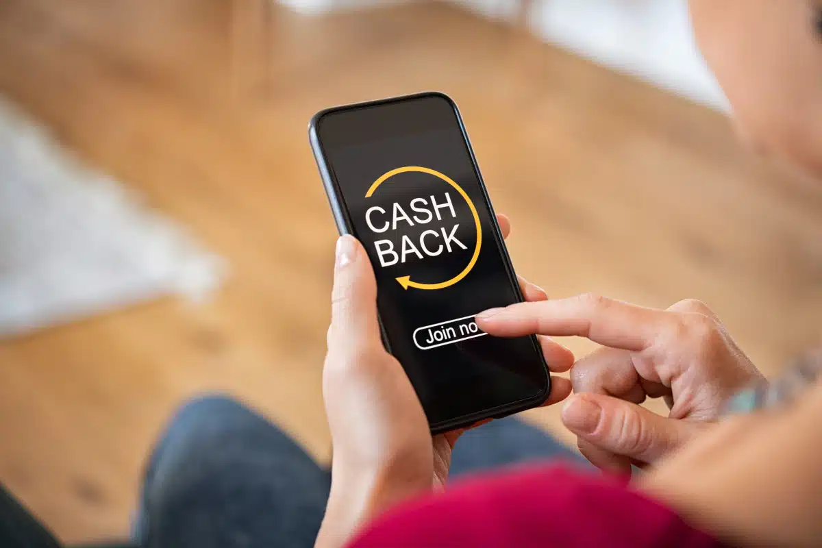 woman-using-cashback-app-on-phone-2021-08-29-23-41-27-utc